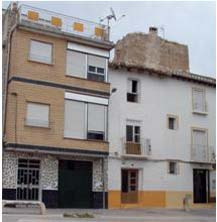 Torre&oacute;n tapado por casas